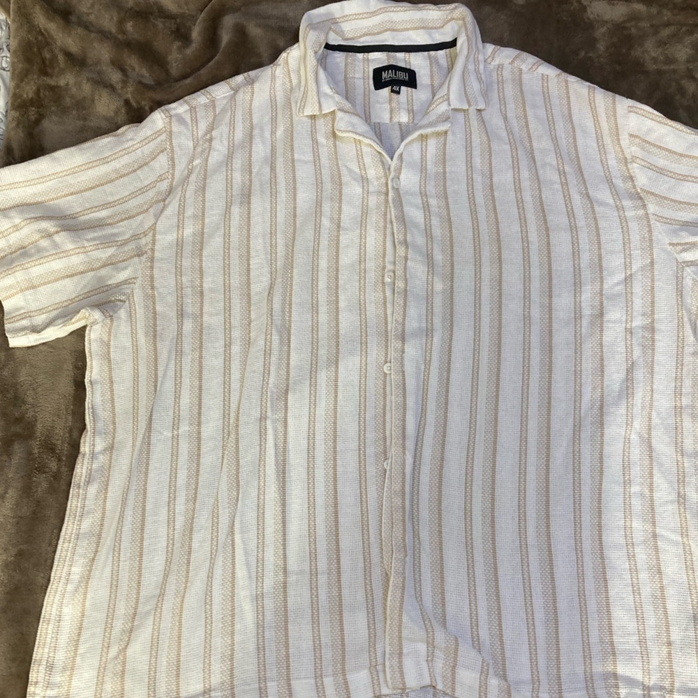 🌴Creme and white classy button down shirt 🌴